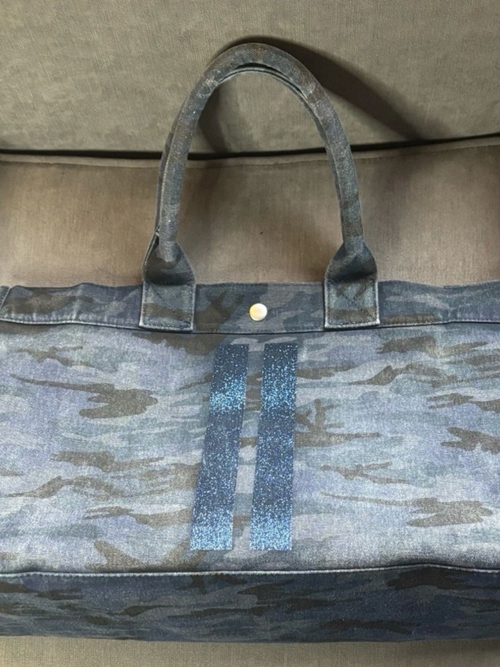 Koala Kanvas Blue Denim Camo Large Tote with Blue Glitter Front Stripes! ๐GUC๐ - Picture 9 of 16